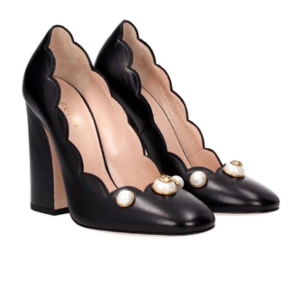 NIB Gucci black leather scalloped edge pearl pumps- IT 38.5
